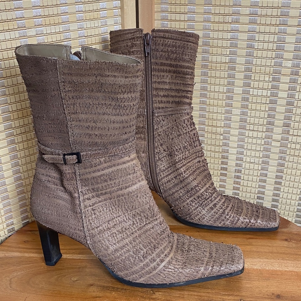 Werner Woman’s Vintage Elegant Brown Textured Mid Calf  Boots Size 6.5M